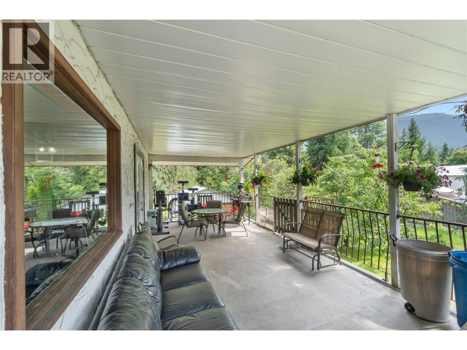 4102 Malakwa Road, Malakwa