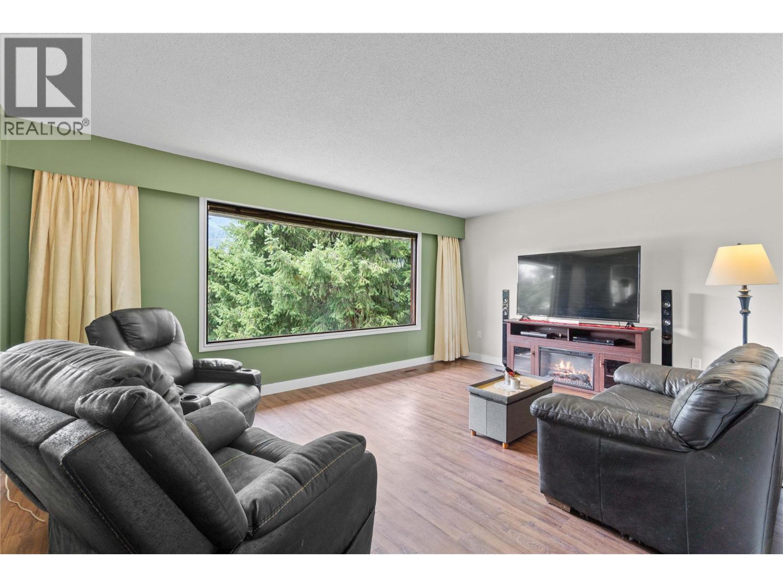 4102 Malakwa Road, Malakwa