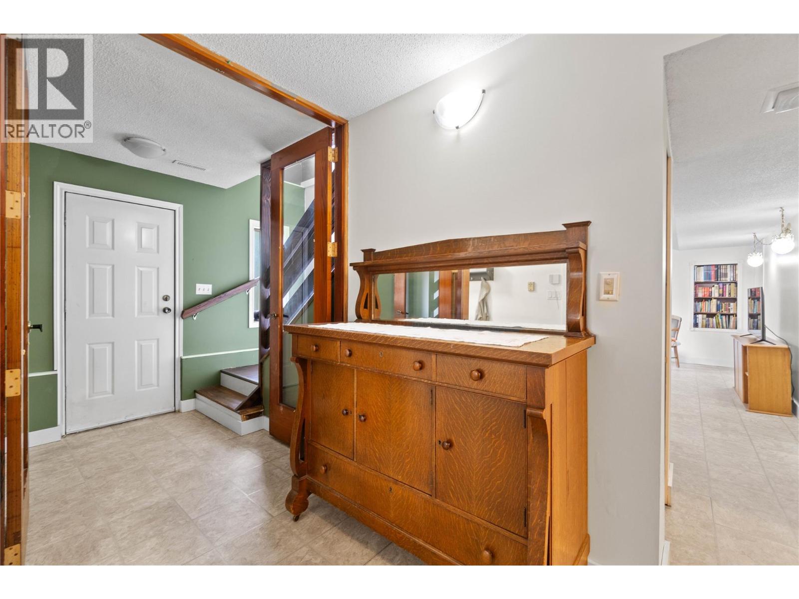 4102 Malakwa Road, Malakwa