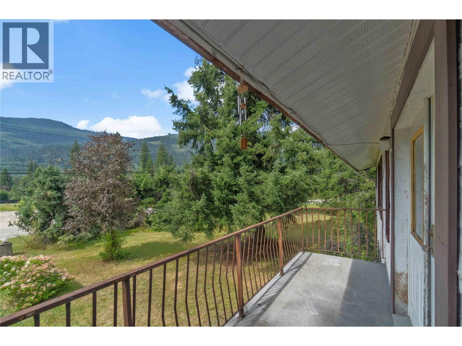 4102 Malakwa Road, Malakwa