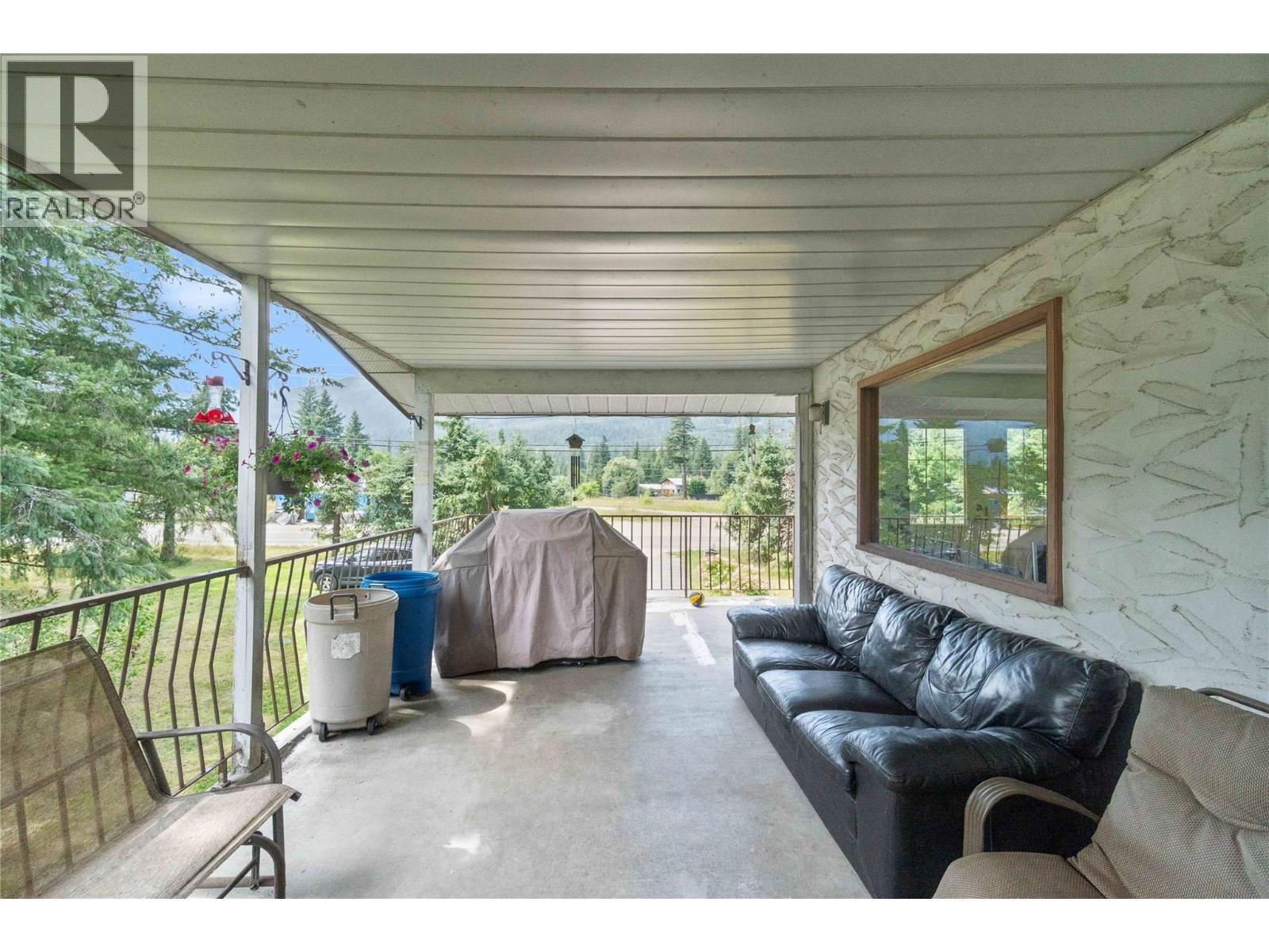 4102 Malakwa Road, Malakwa