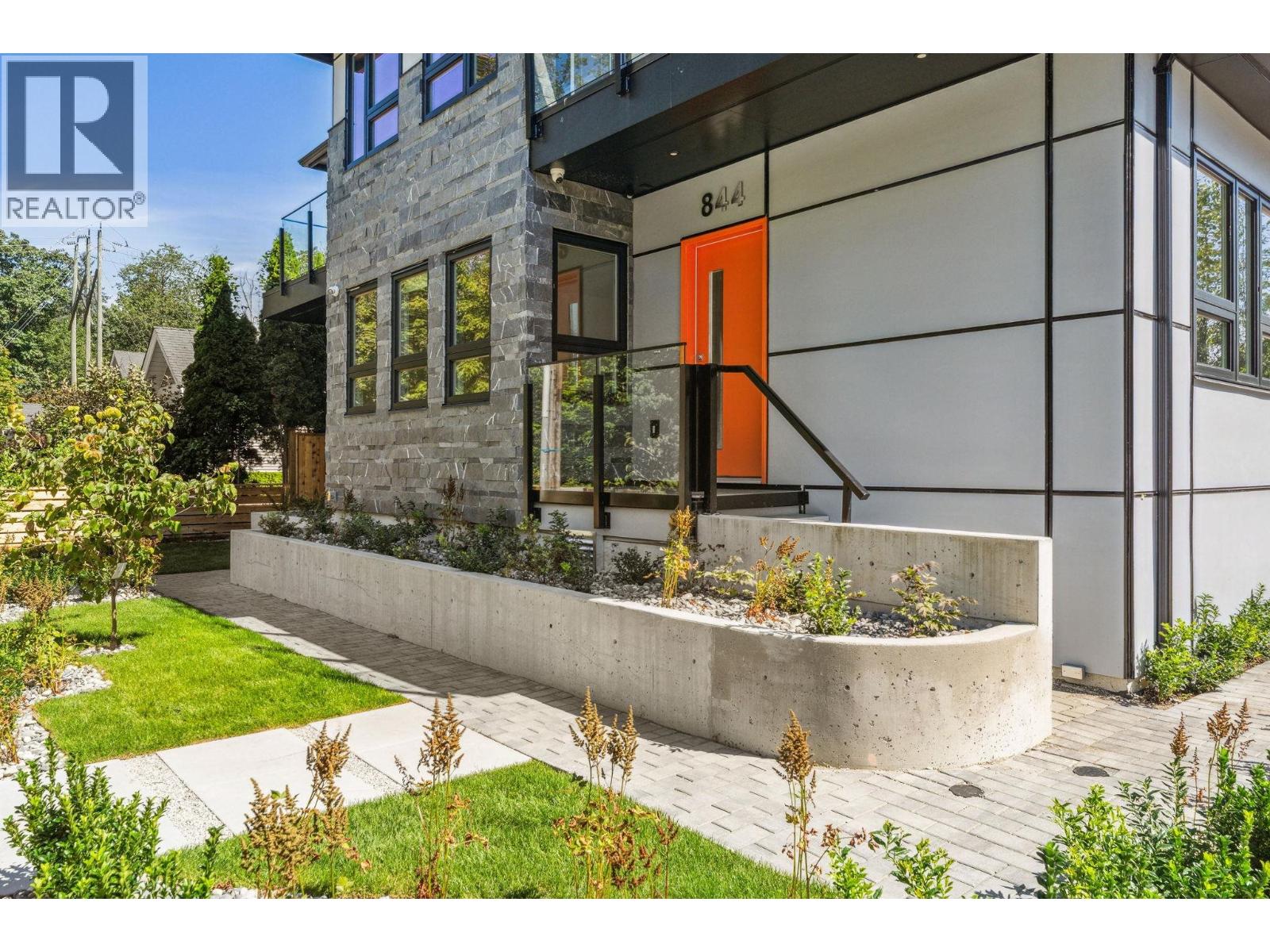 844 ST. DENIS AVENUE, North Vancouver