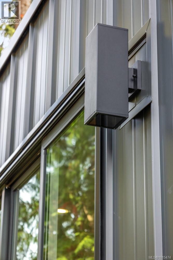 1927 Cumberland Rd, Courtenay