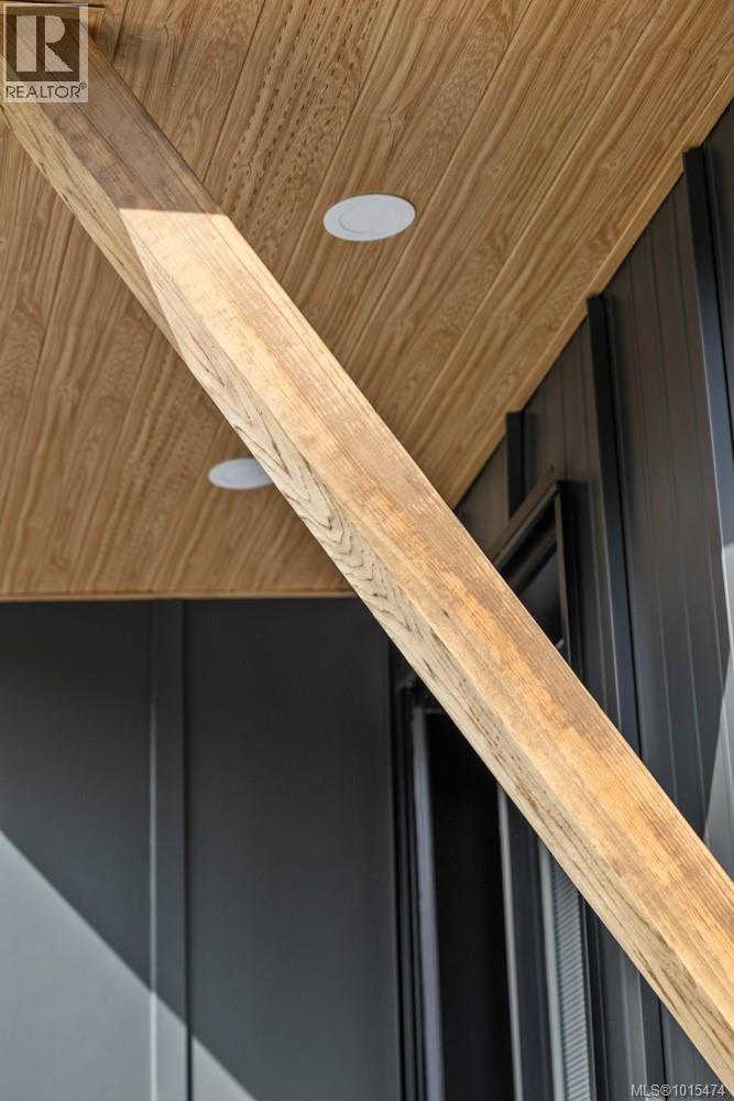 1927 Cumberland Rd, Courtenay