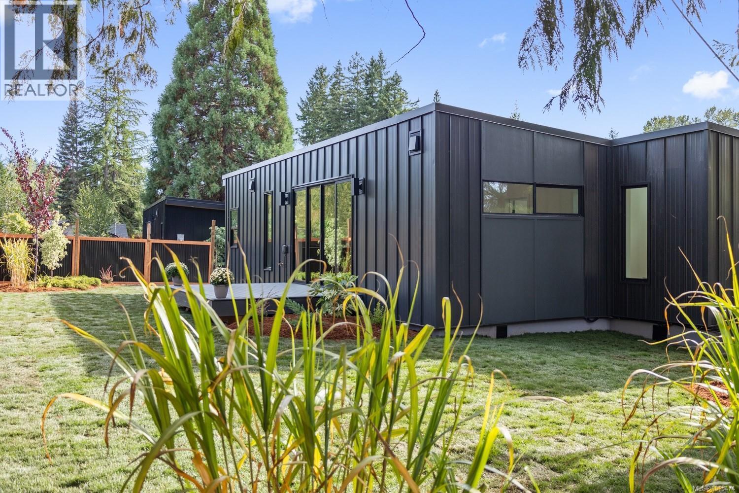 1927 Cumberland Rd, Courtenay