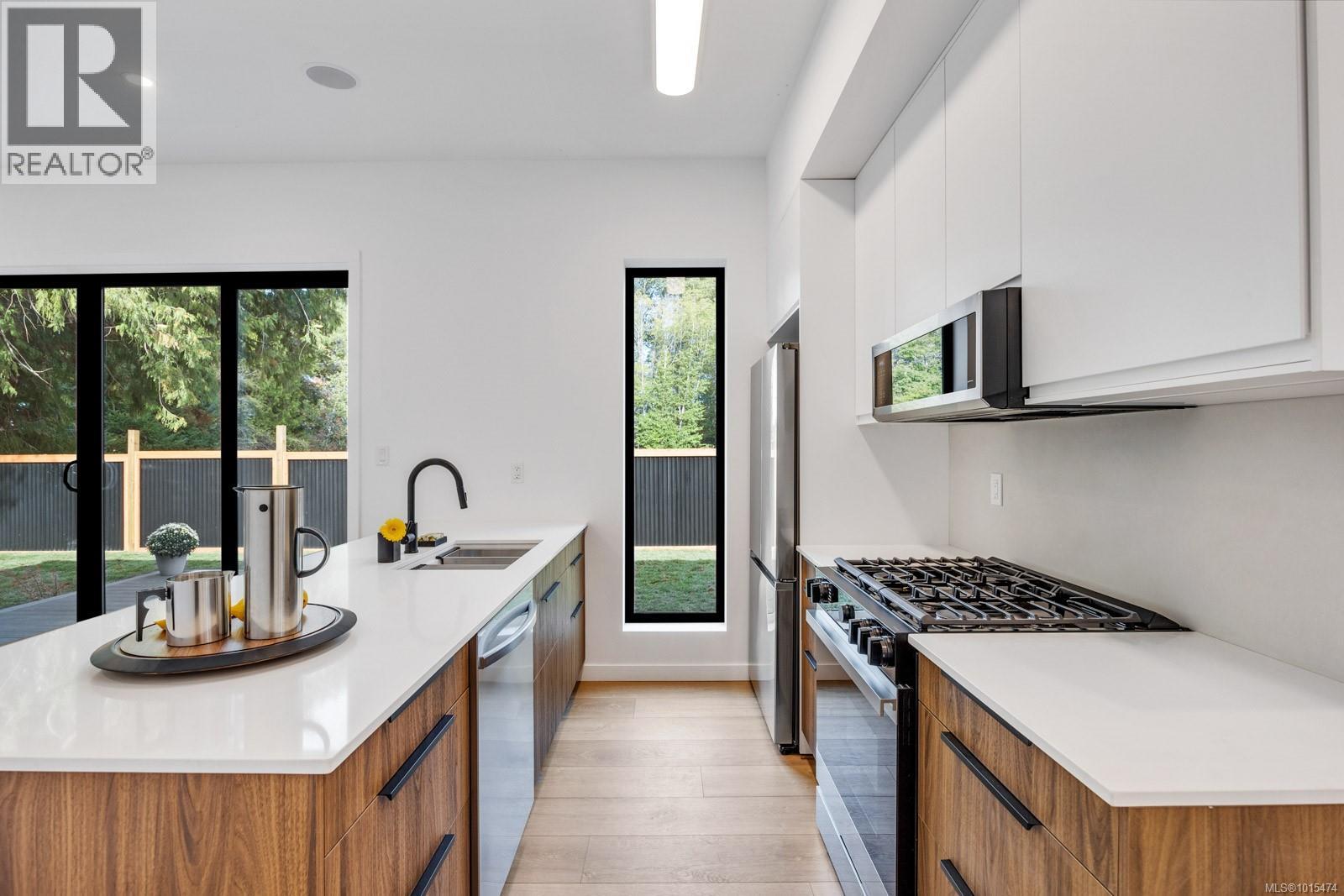 1927 Cumberland Rd, Courtenay