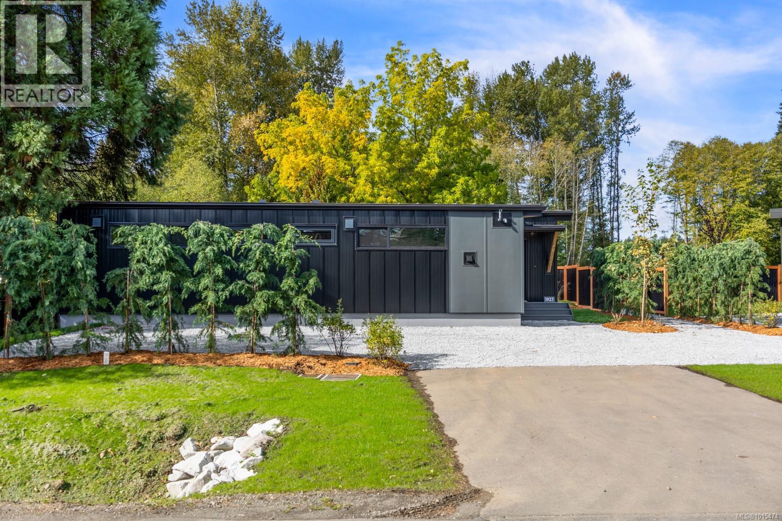 1927 Cumberland Rd, Courtenay