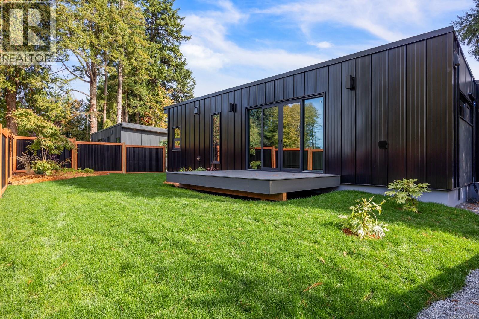 1927 Cumberland Rd, Courtenay