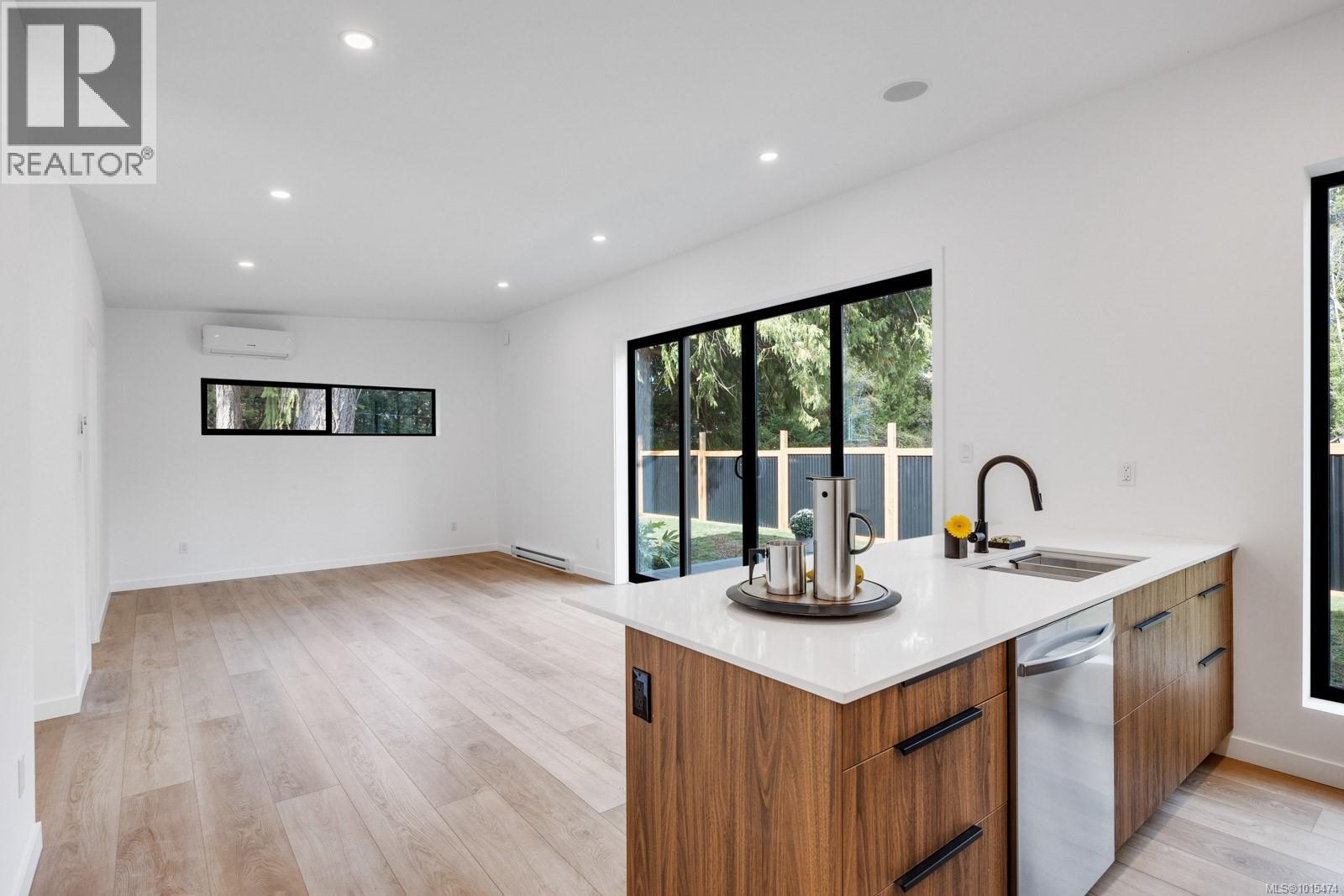 1927 Cumberland Rd, Courtenay