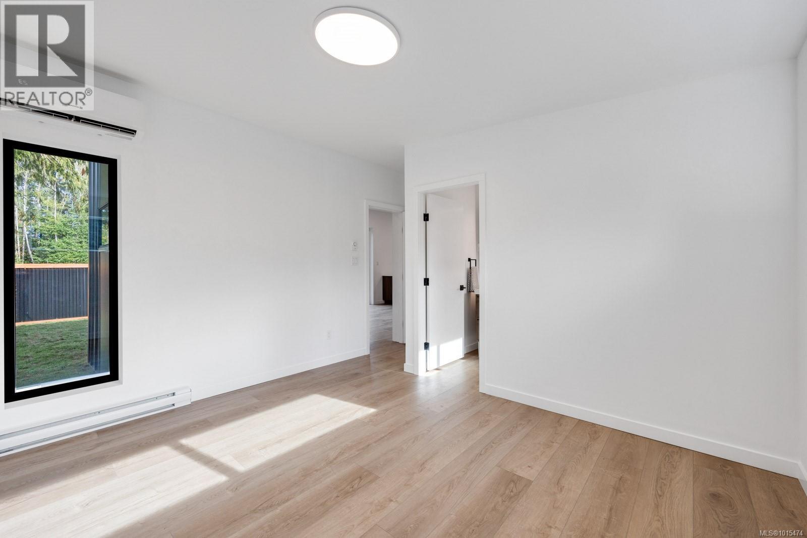 1927 Cumberland Rd, Courtenay