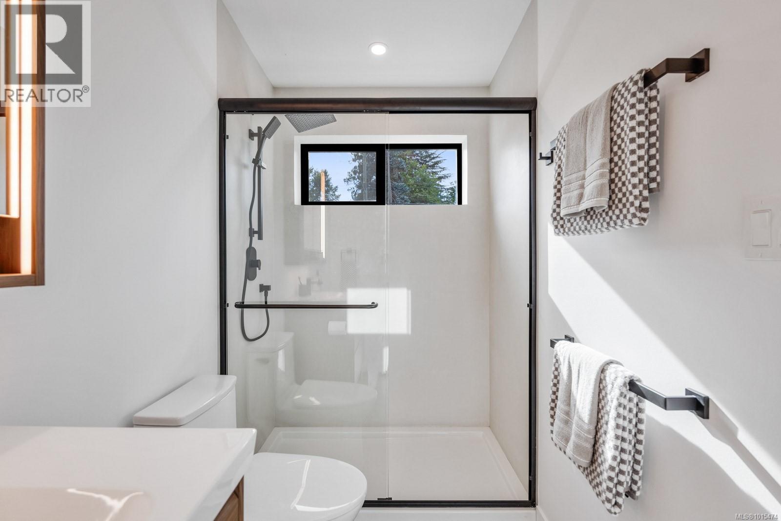 1927 Cumberland Rd, Courtenay