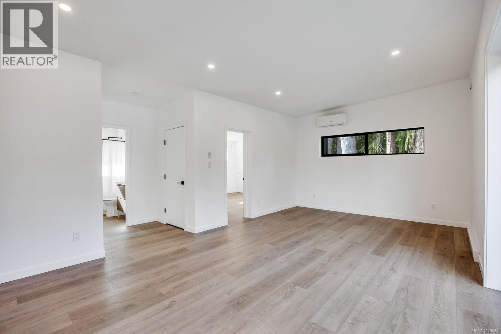 1927 Cumberland Rd, Courtenay