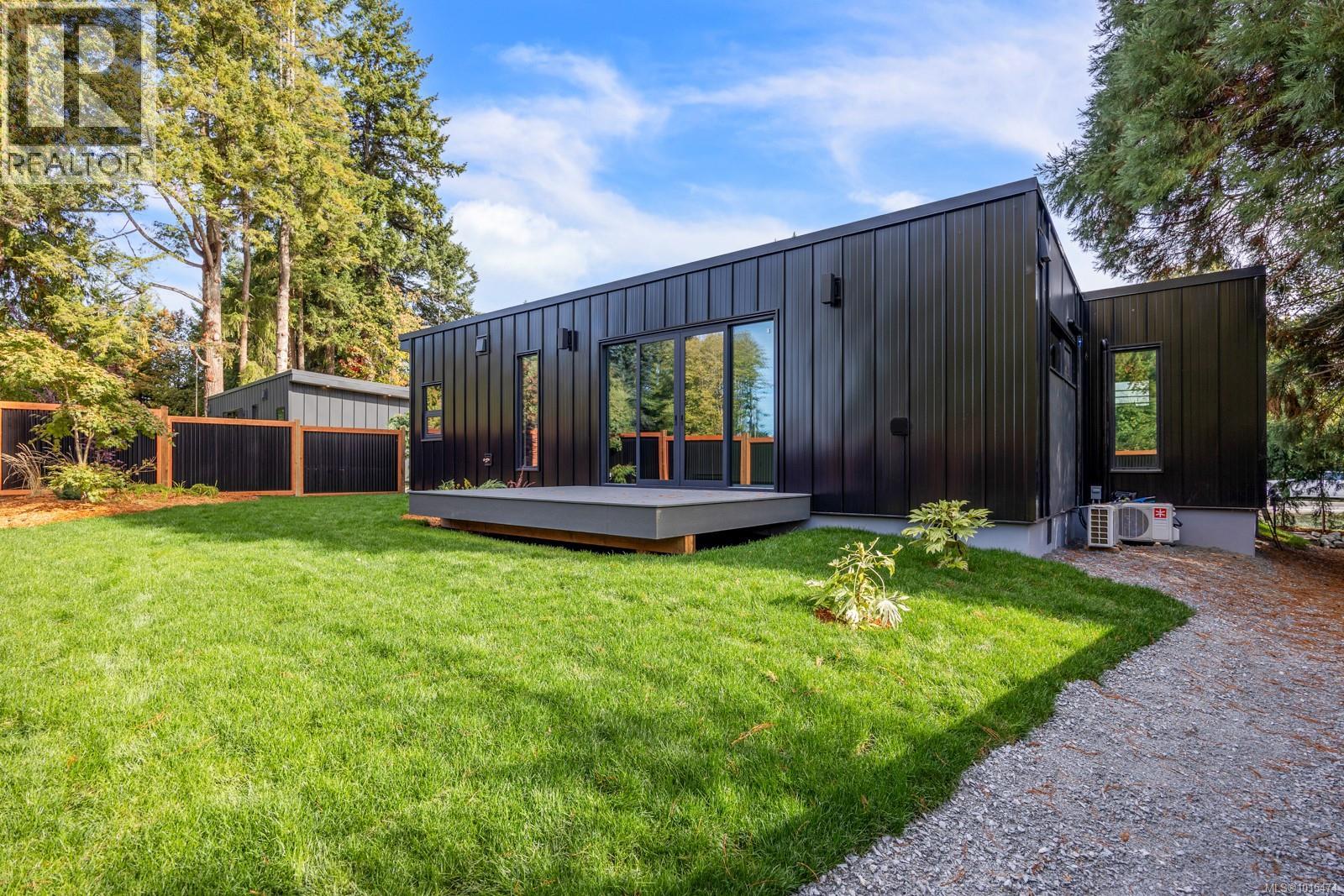 1927 Cumberland Rd, Courtenay