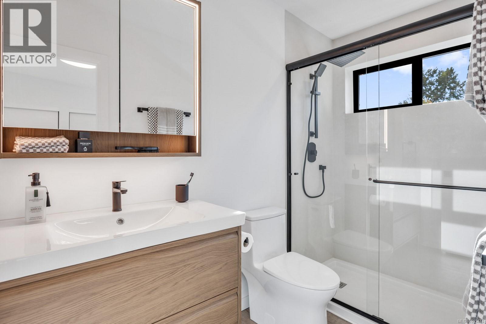 1927 Cumberland Rd, Courtenay