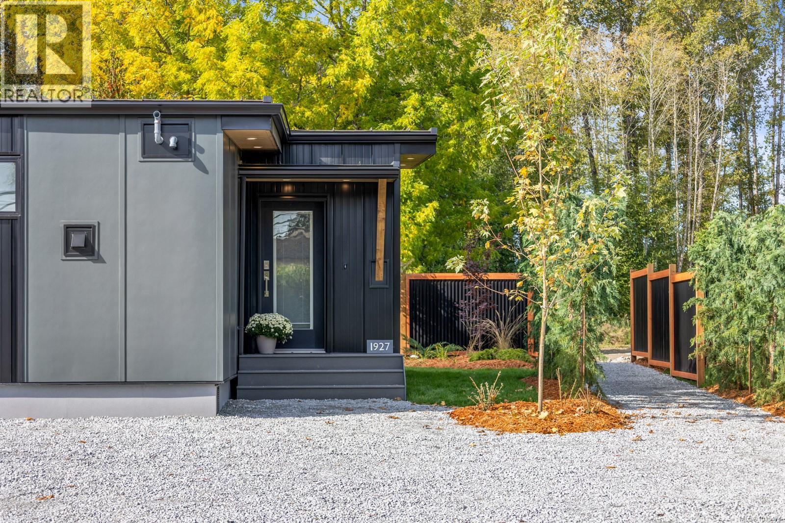 1927 Cumberland Rd, Courtenay