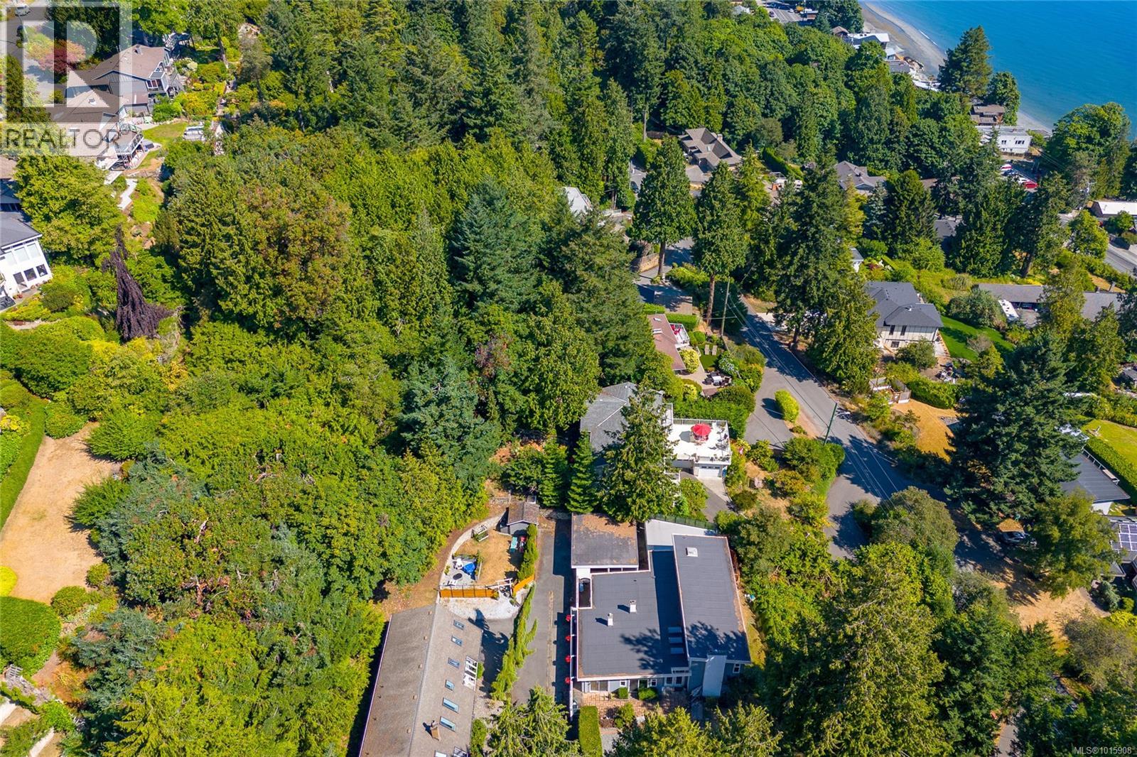  4964 Lochside Drive, Saanich