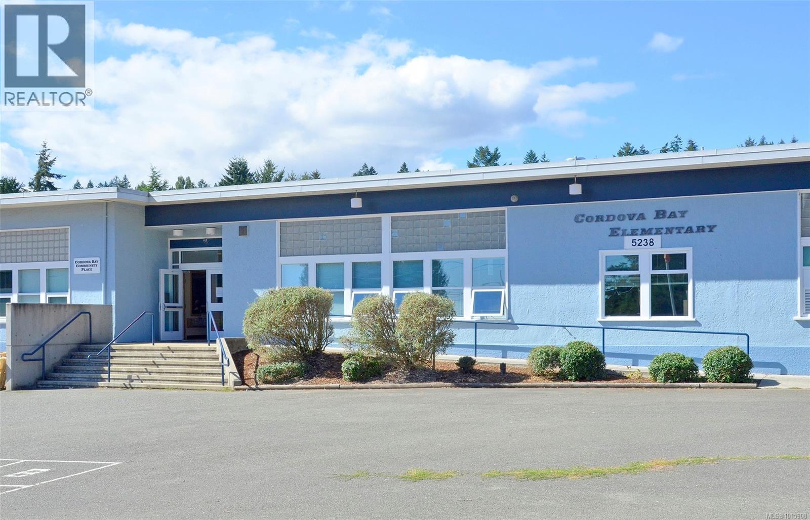  4964 Lochside Drive, Saanich