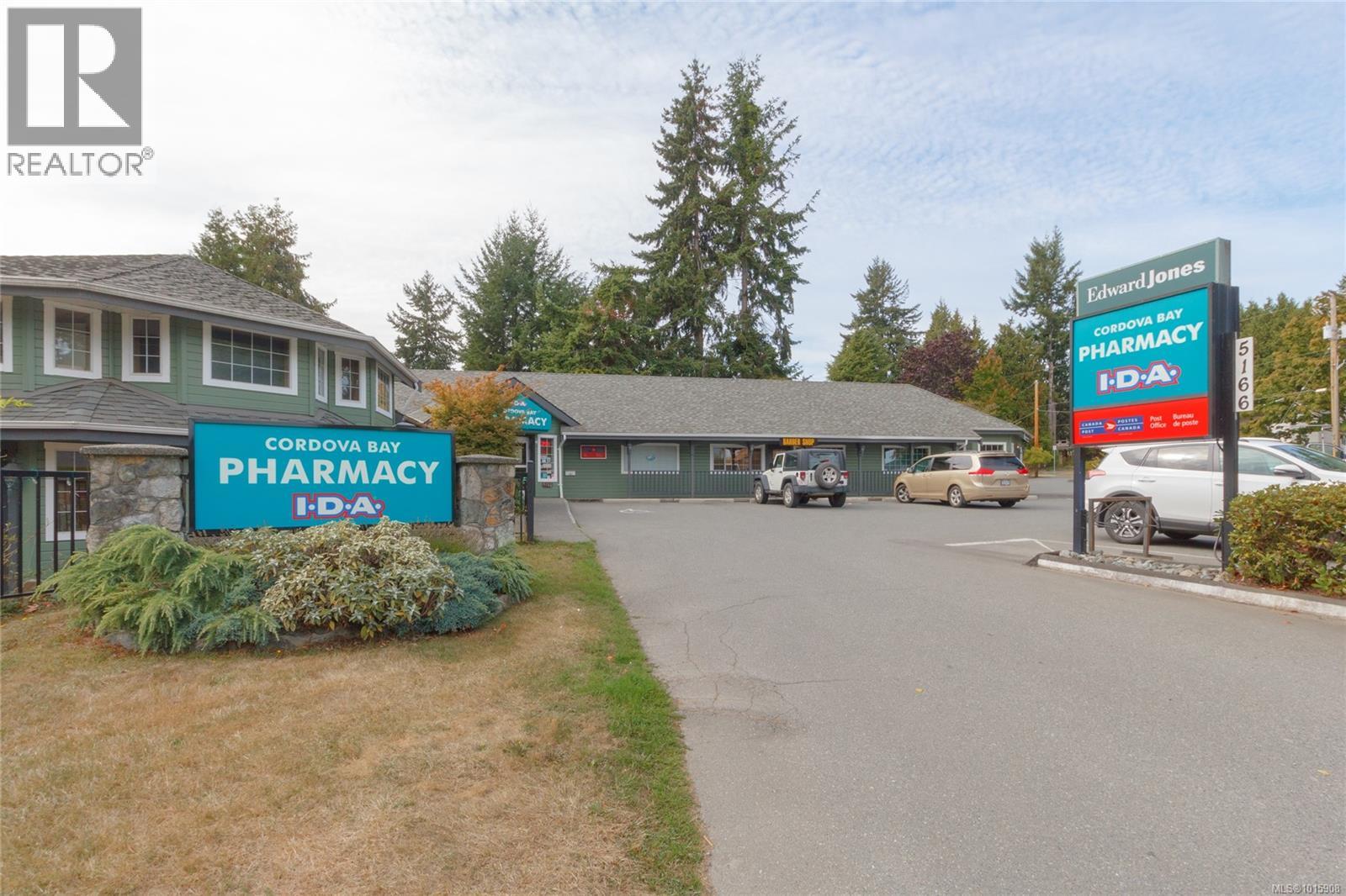  4964 Lochside Drive, Saanich