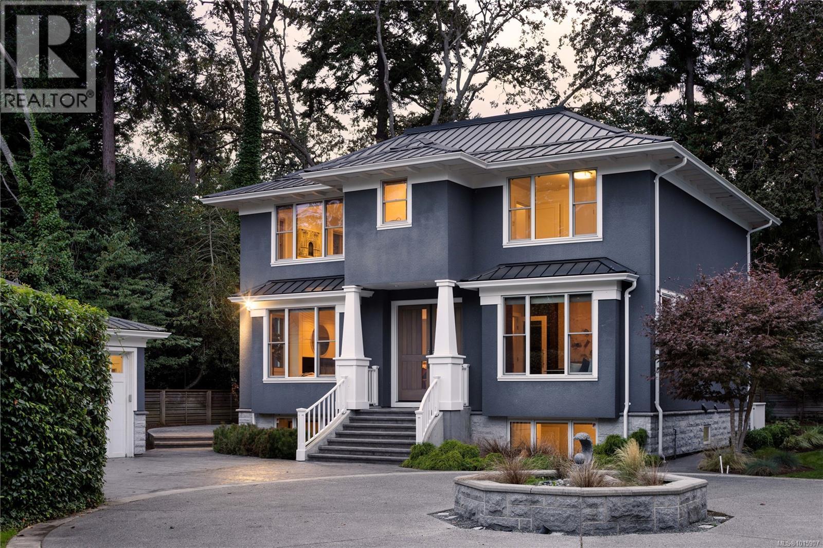  1198 Hewlett Place, Oak Bay