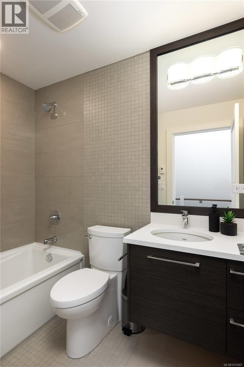  1198 Hewlett Place, Oak Bay