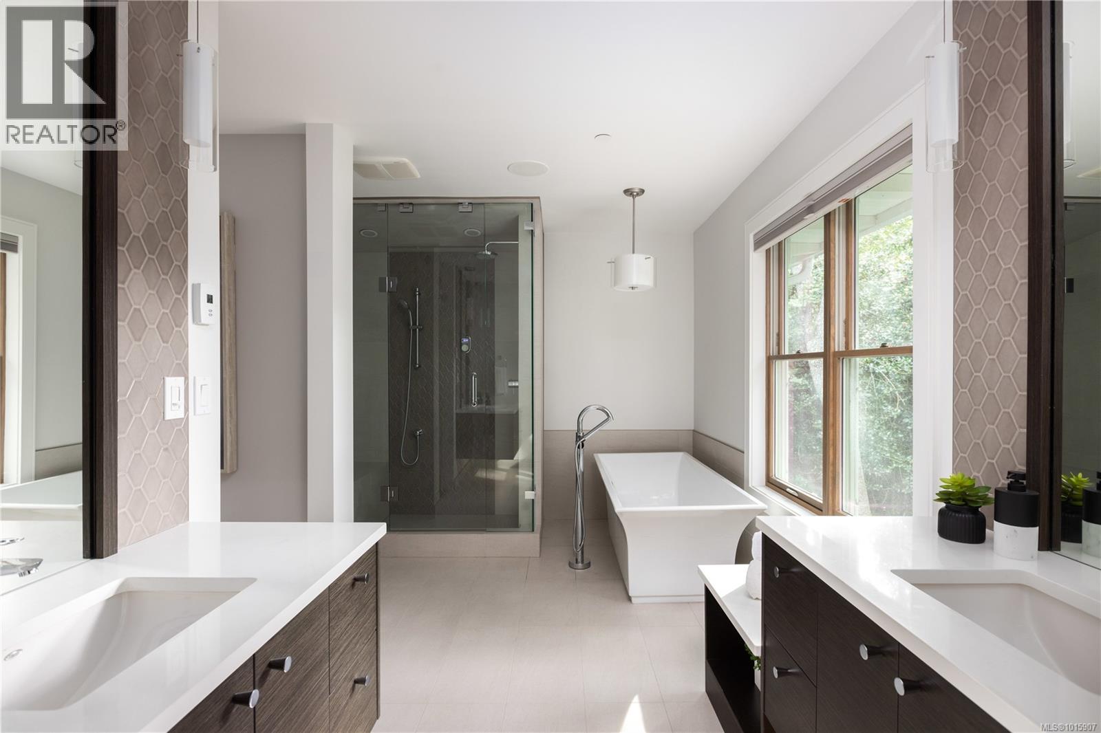  1198 Hewlett Place, Oak Bay