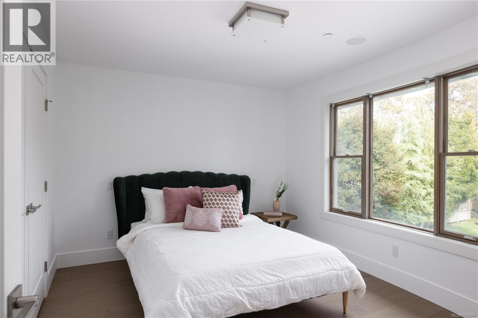  1198 Hewlett Place, Oak Bay