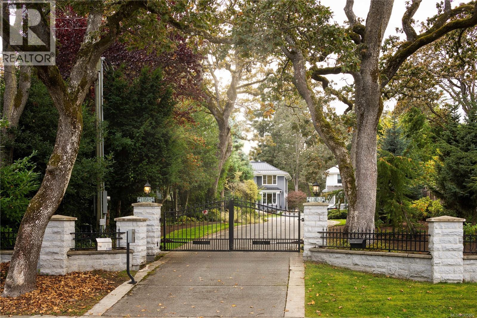  1198 Hewlett Place, Oak Bay