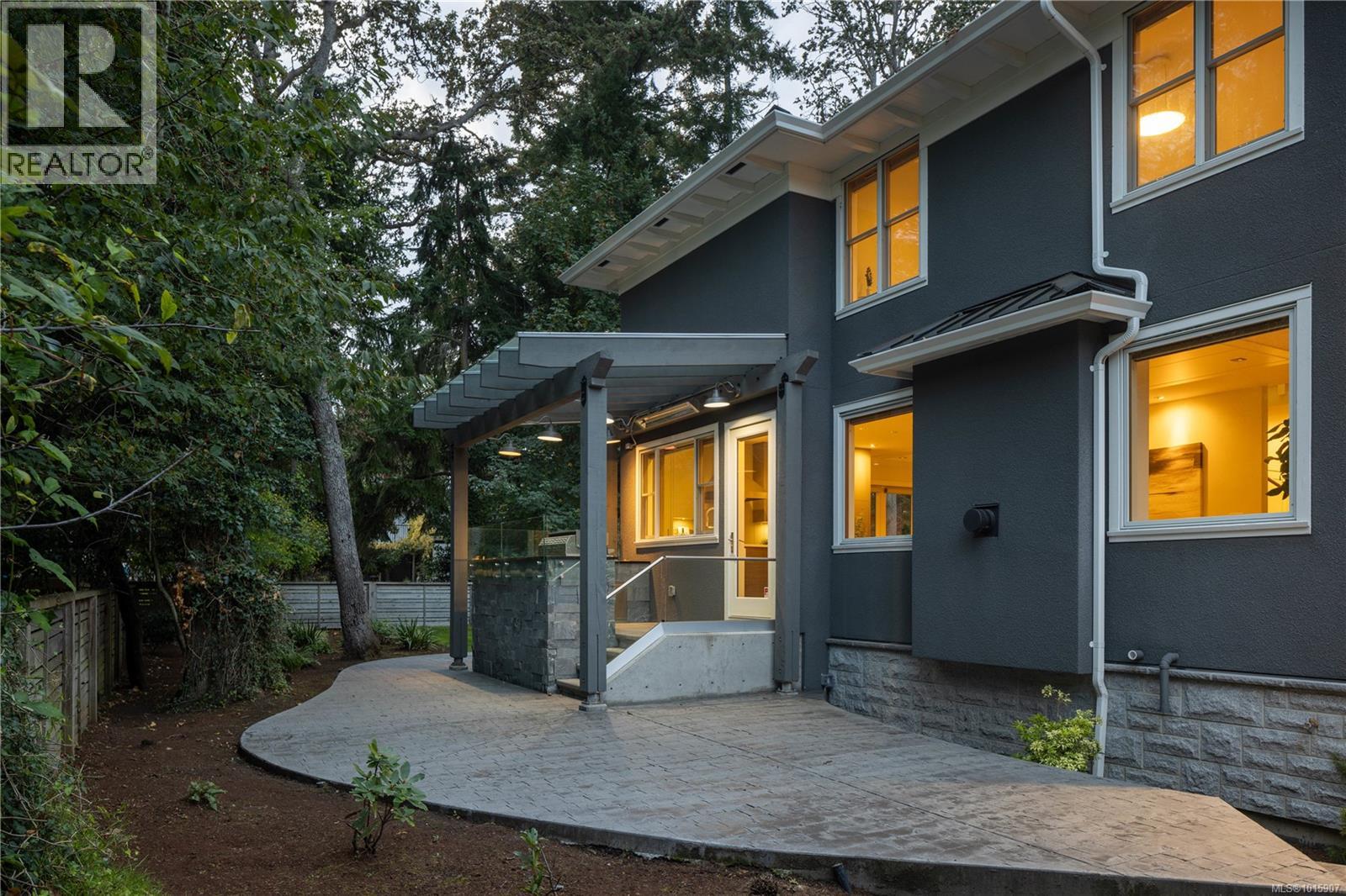  1198 Hewlett Place, Oak Bay