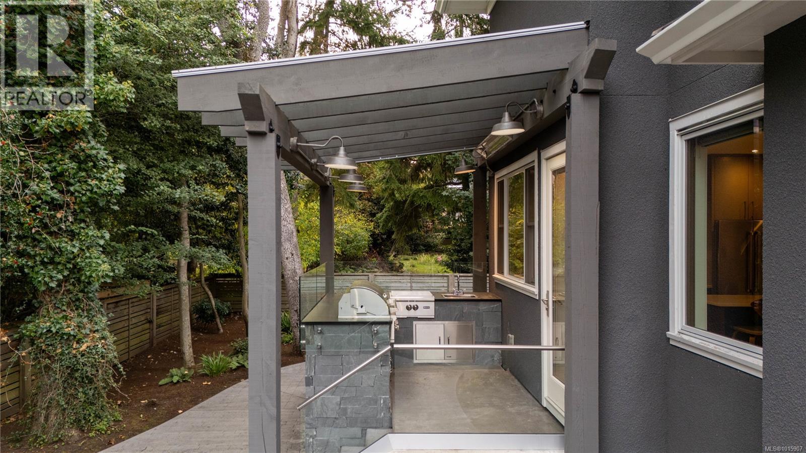  1198 Hewlett Place, Oak Bay