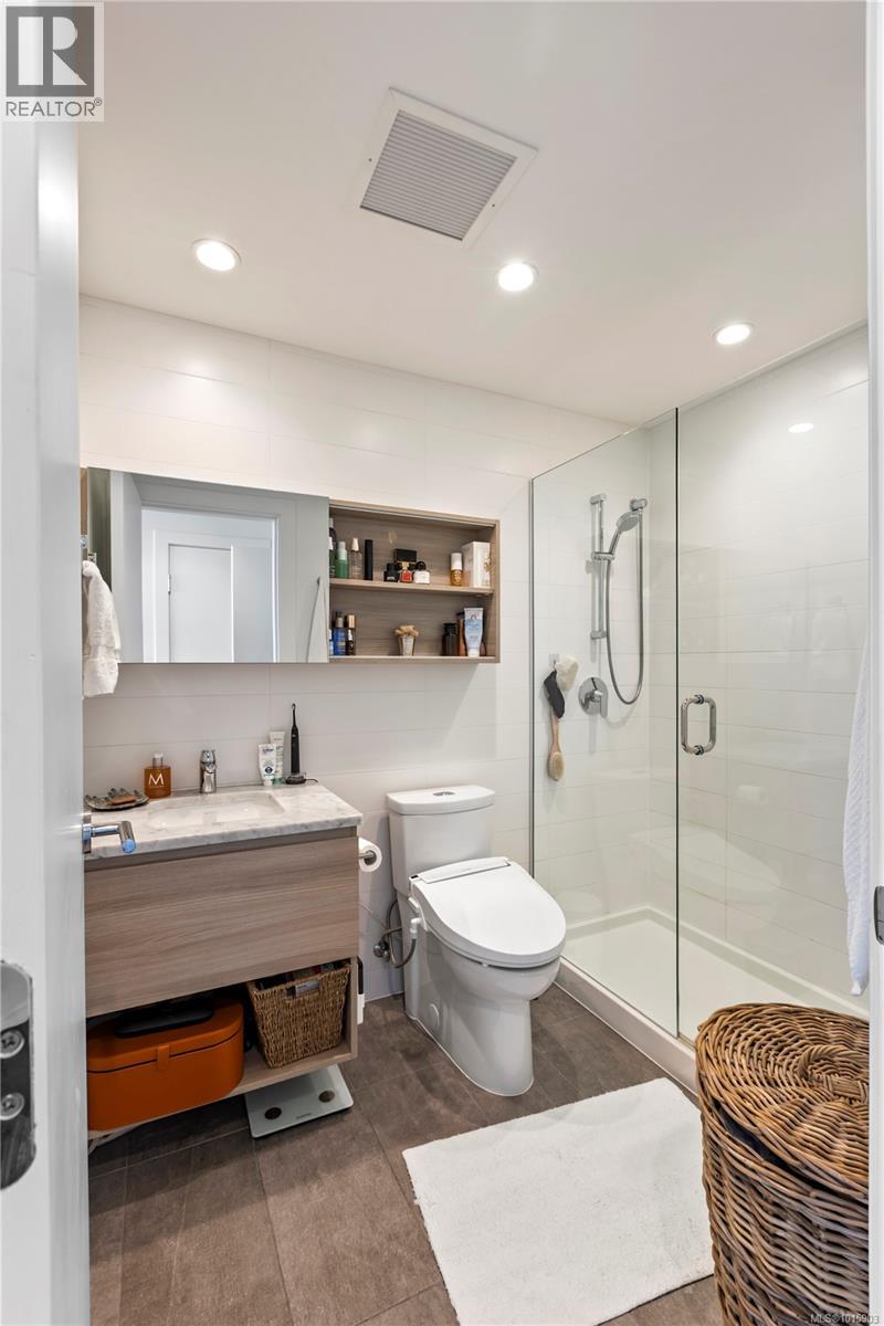905 60 Saghalie Road, Victoria