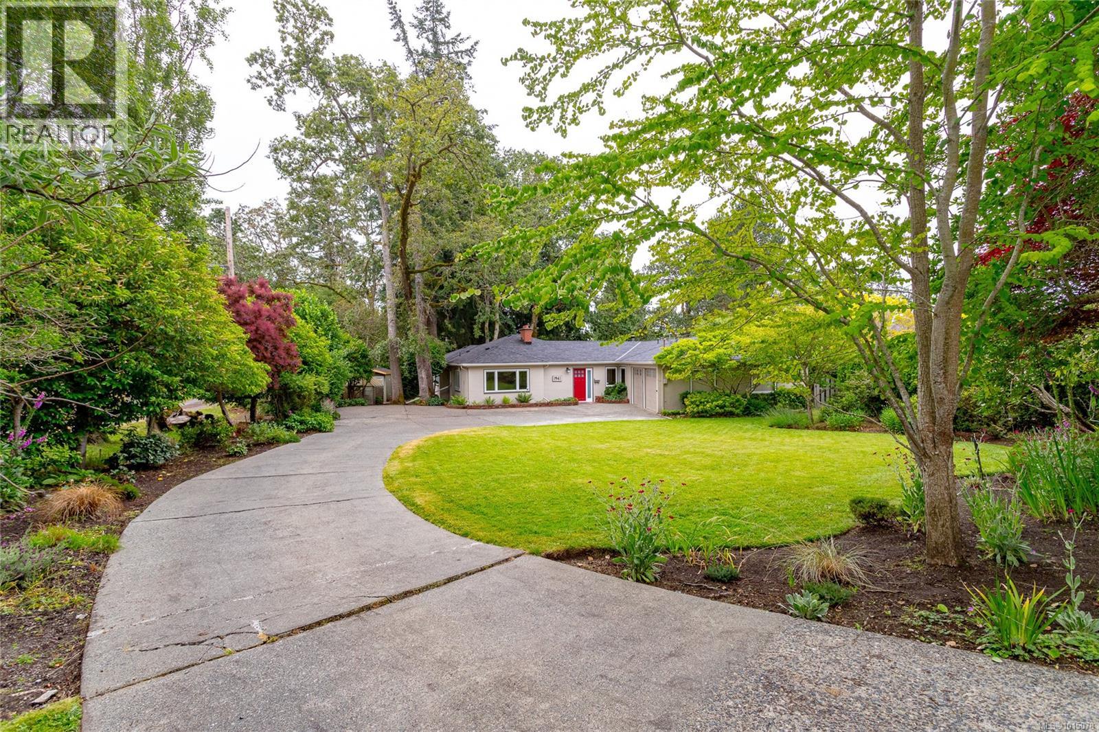  1941 Mayfair Drive, Saanich