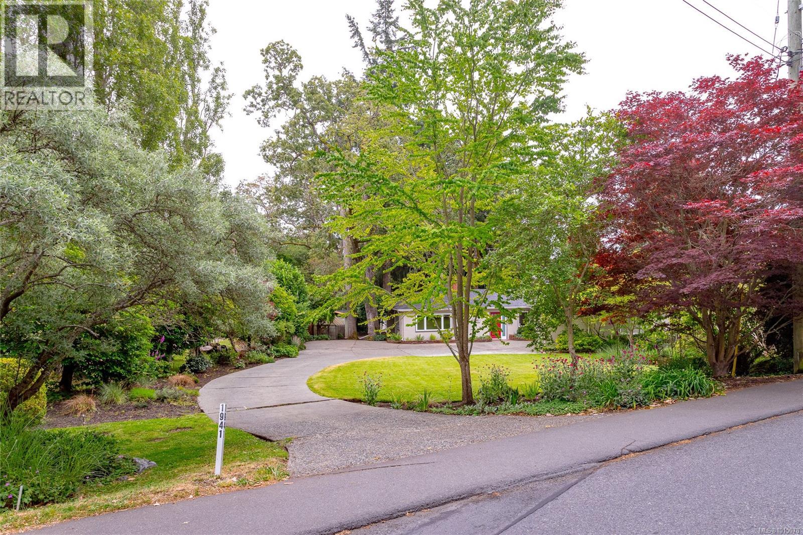  1941 Mayfair Drive, Saanich