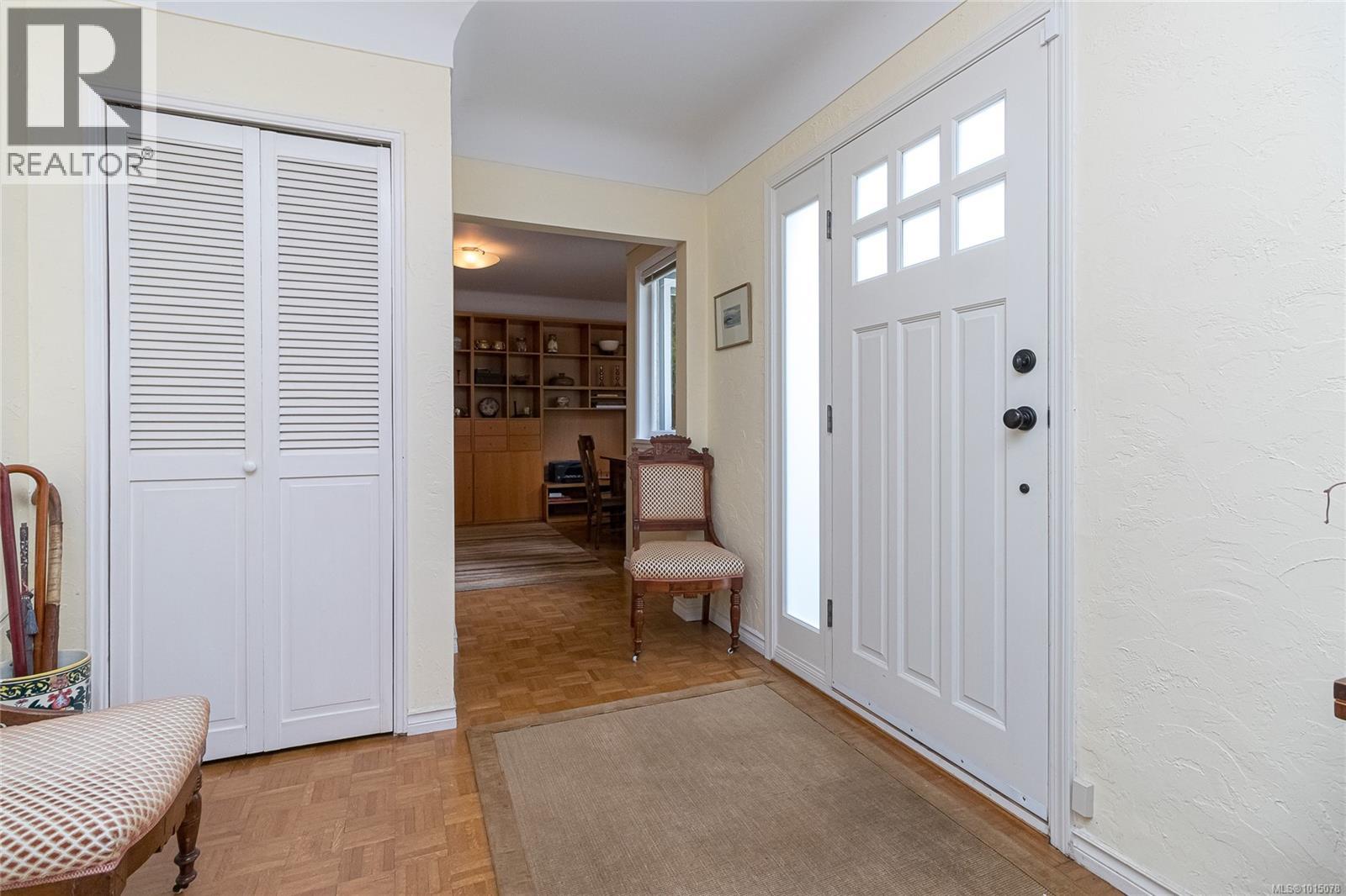  1941 Mayfair Drive, Saanich