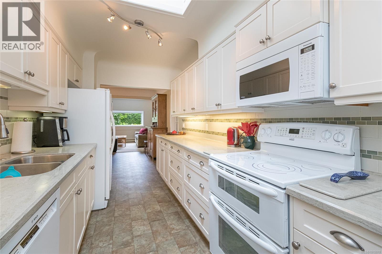  1941 Mayfair Drive, Saanich