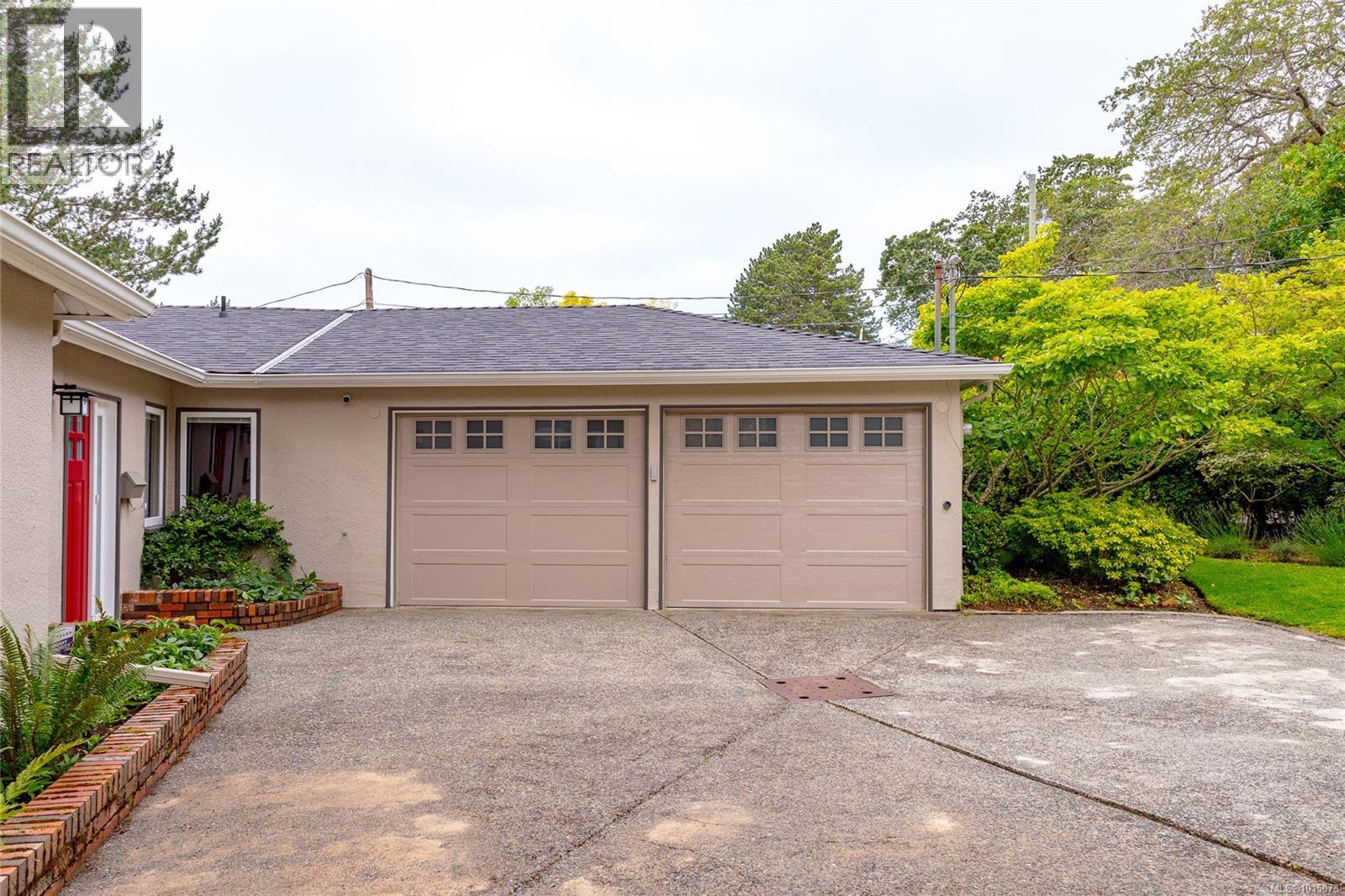  1941 Mayfair Drive, Saanich