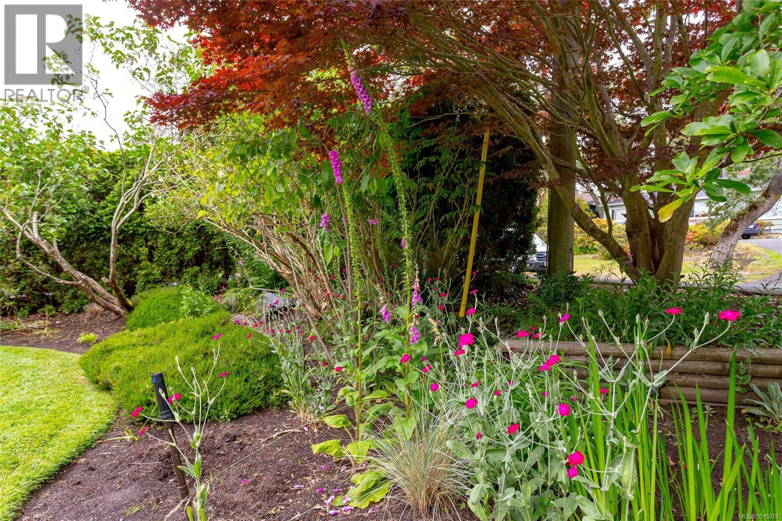  1941 Mayfair Drive, Saanich