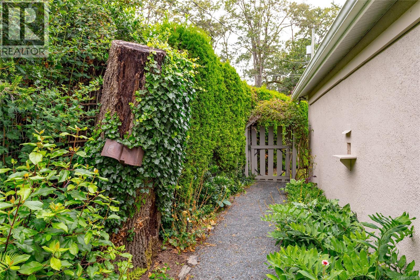  1941 Mayfair Drive, Saanich