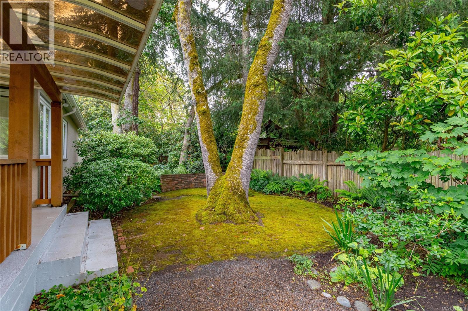  1941 Mayfair Drive, Saanich