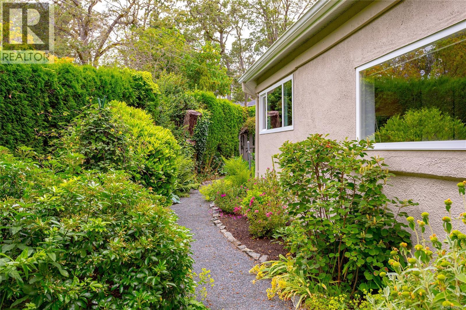  1941 Mayfair Drive, Saanich