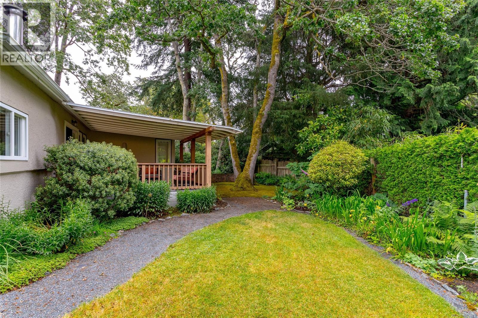  1941 Mayfair Drive, Saanich