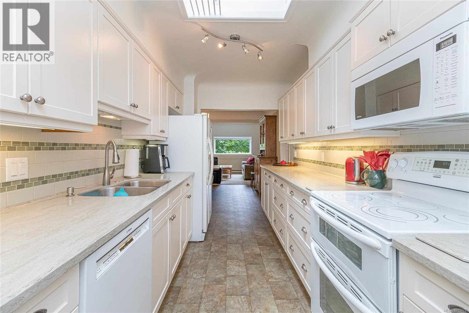  1941 Mayfair Drive, Saanich