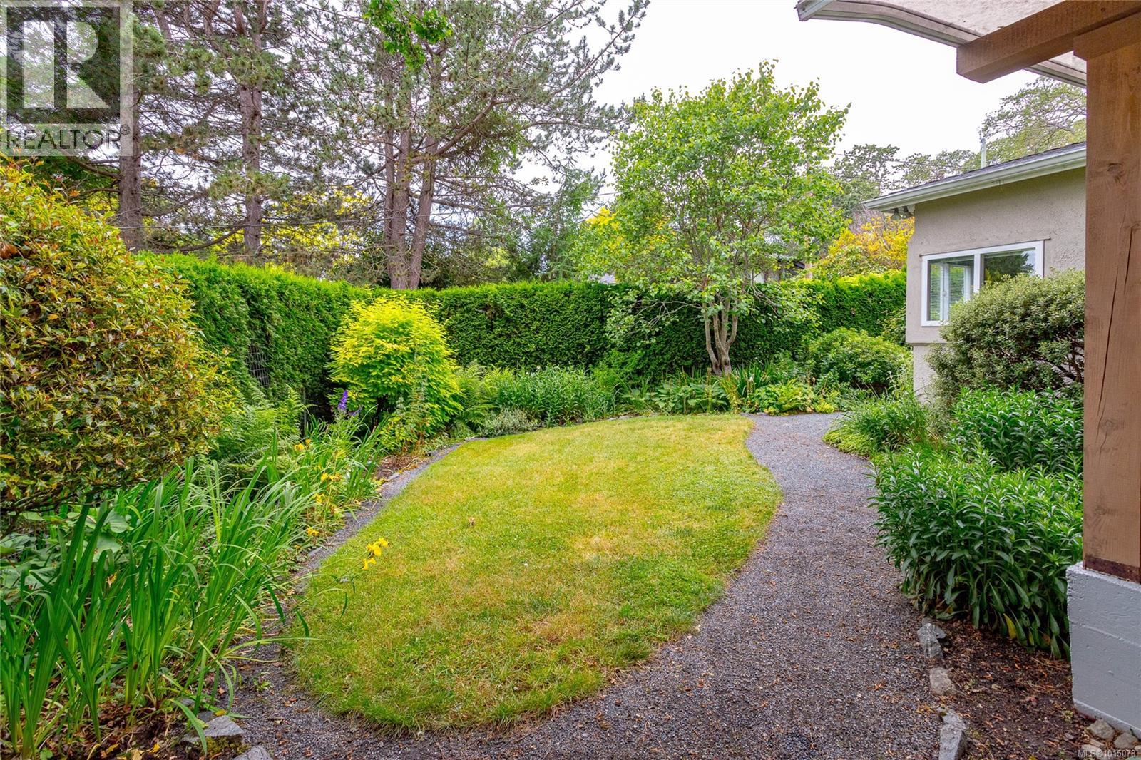  1941 Mayfair Drive, Saanich