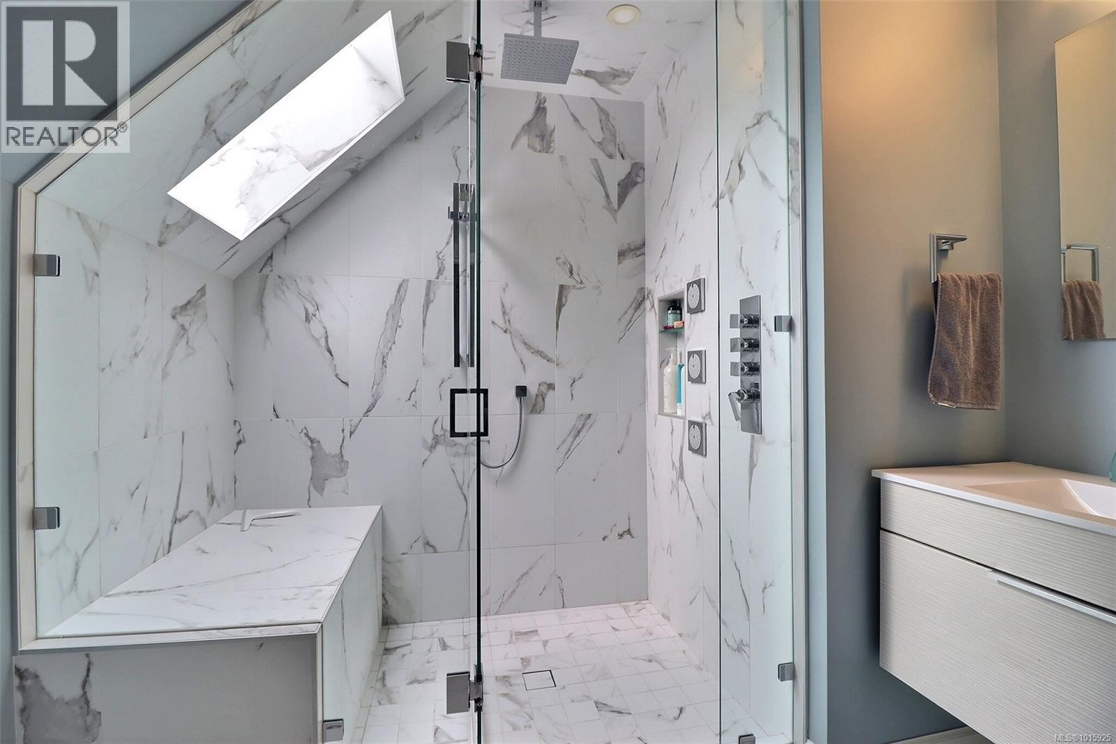 3977 Lexington Ave, Saanich