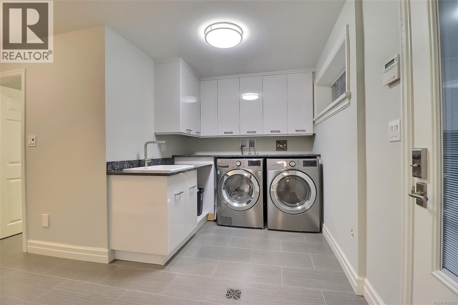 3977 Lexington Ave, Saanich