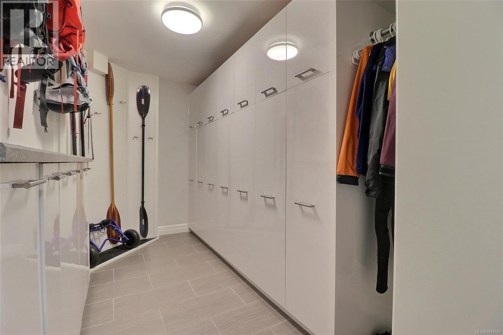 3977 Lexington Ave, Saanich