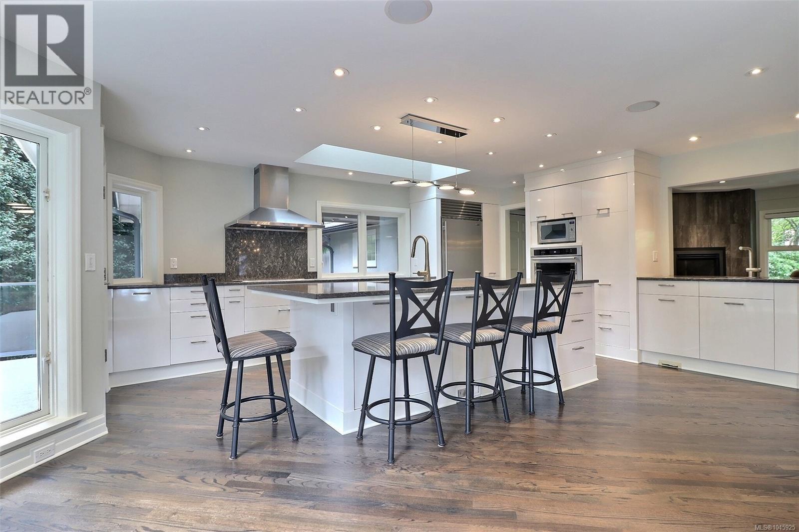 3977 Lexington Ave, Saanich