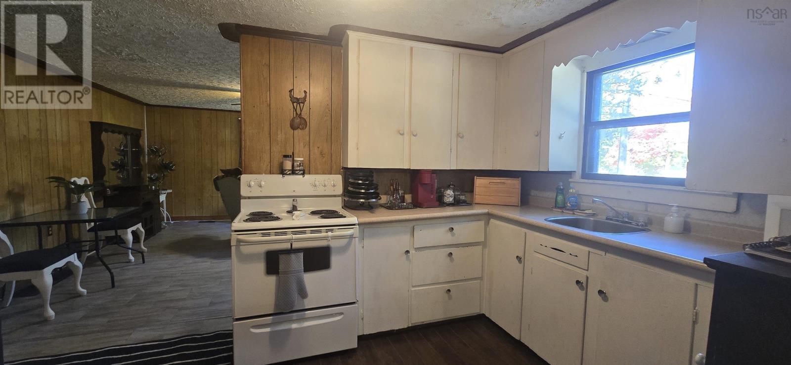 Property 10 of 21 of 2082 Highway 1