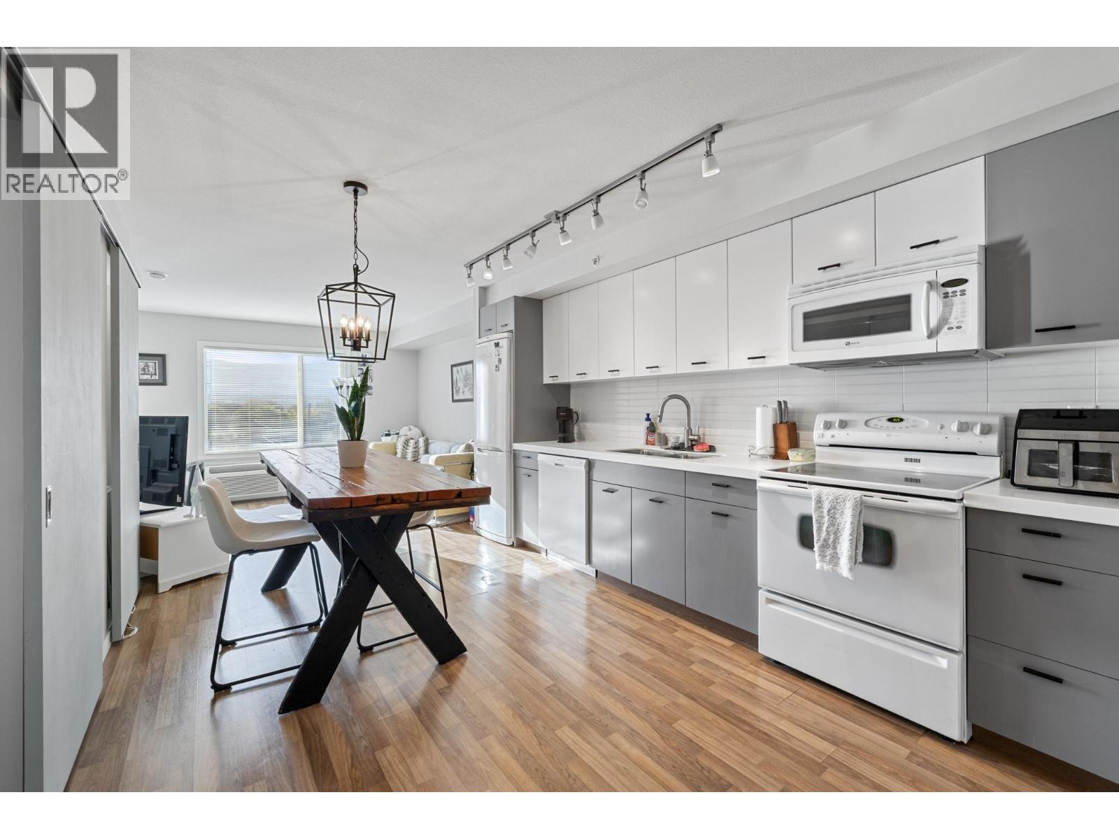 406 1550 Dickson Avenue, Kelowna