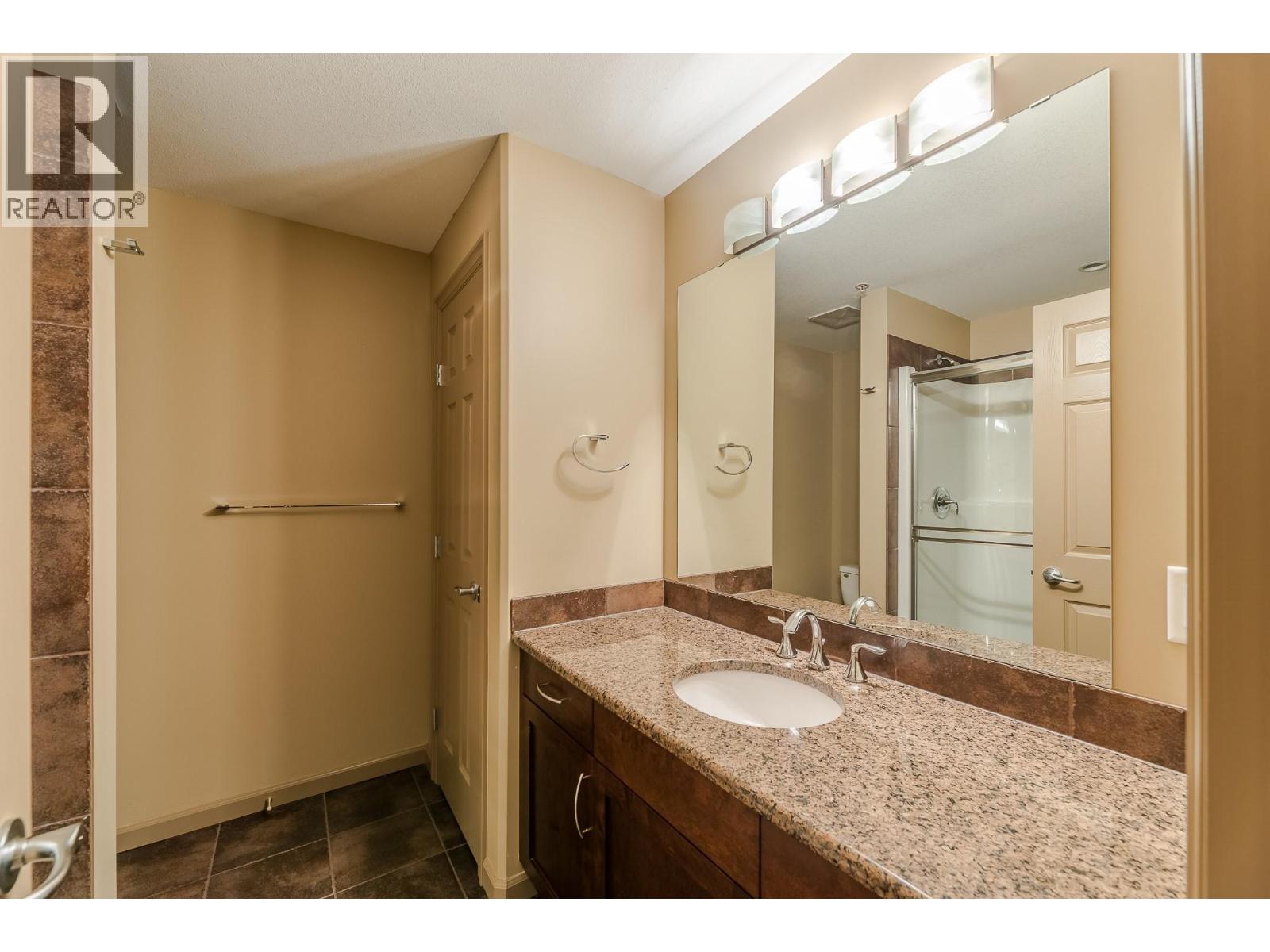 204 3589 Skaha Lake Road, Penticton