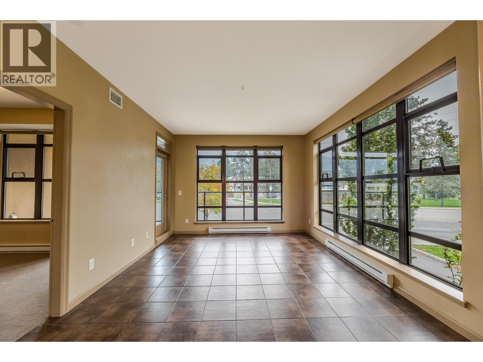204 3589 Skaha Lake Road, Penticton